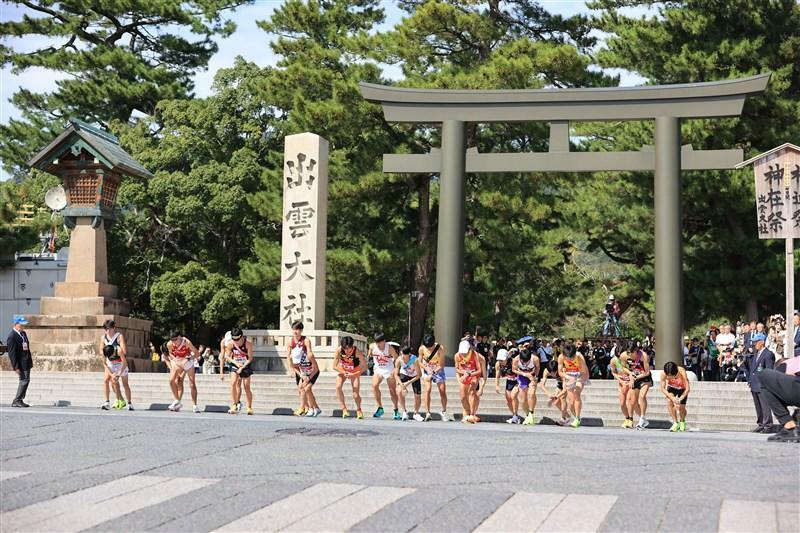 出雲駅伝のスタートの様子