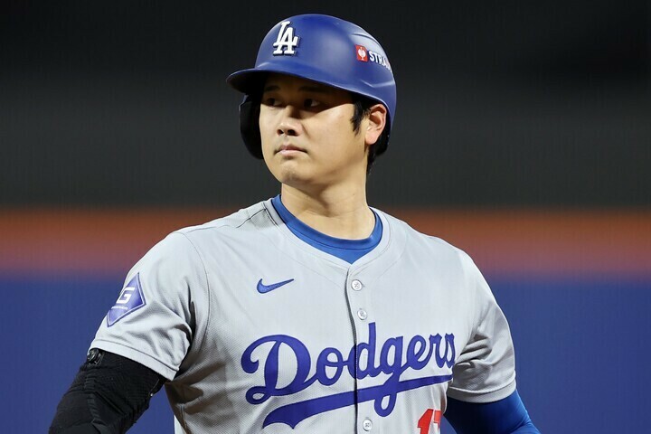 お洒落なジャケットを取り入れた大人コーデを披露した大谷。(C) Getty Images