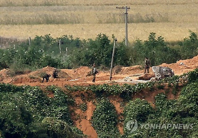 南北軍事境界線に近い韓国・京畿道坡州市の烏頭山統一展望台から眺めた北朝鮮・黄海北道開豊郡一帯＝9日、坡州（聯合ニュース）