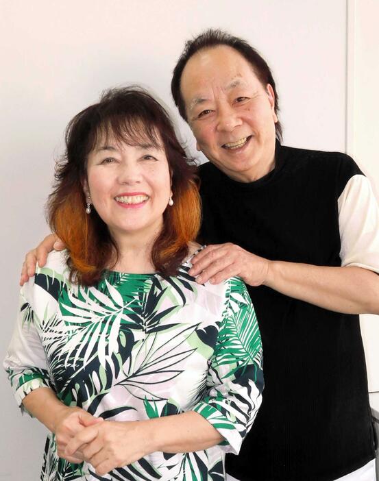 　結成そして結婚５０周年を迎えた『紙ふうせん』の後藤悦治郎、平山泰代夫妻