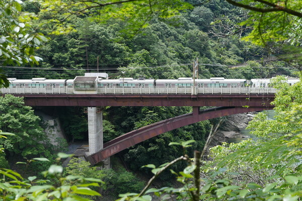 JR山陰本線（嵯峨野線）の保津峡駅（安藤昌季撮影）。