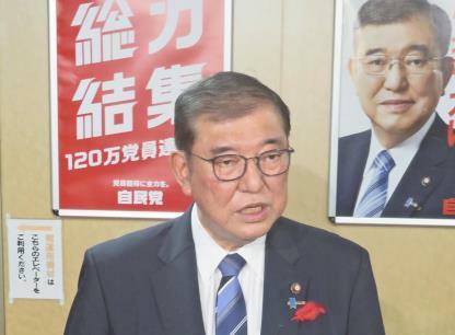 自民党の森山幹事長らと協議後、記者団の取材に応じる石破首相（６日、党本部で）