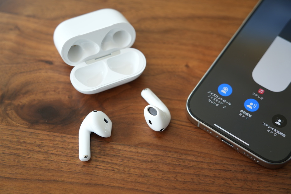 AirPods 4 ANCは、インナーイヤー型の装着感を好み、ANCによる没入感も味わたいという人には格好の選択肢となりそうです。