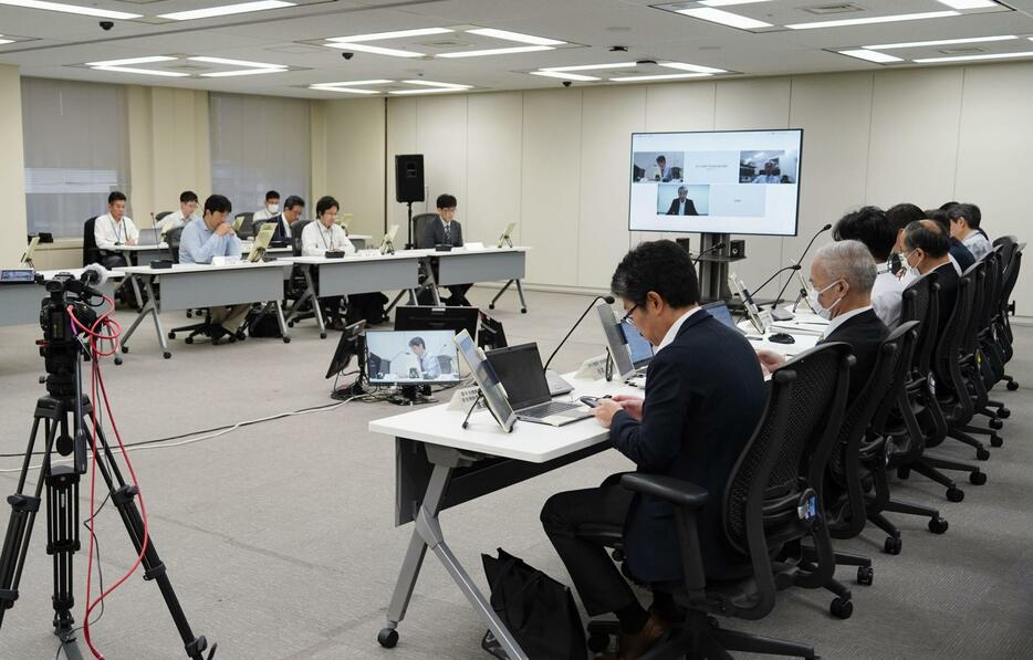 開かれた原子力規制委の会合＝18日午前、東京都港区