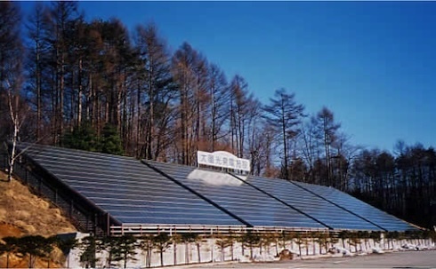 「丘の公園太陽光発電所」　出典：山梨県