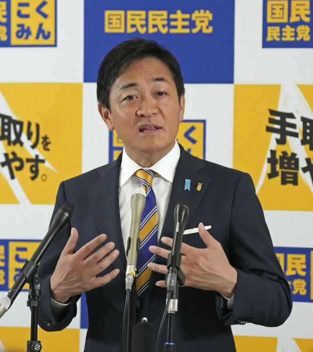 記者会見する国民民主党の玉木代表＝29日午前、国会