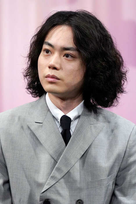 菅田将暉さん（2021年3月、時事通信フォト）