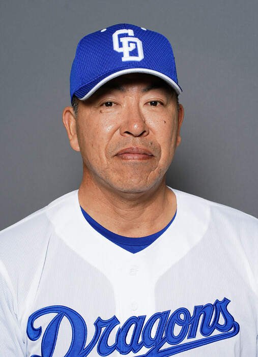 プロ野球中日の新監督に、２軍監督の井上一樹氏（５３）が就任することが８日、分かった。就任要請を受けていた同氏が、球団に受諾の意思を伝えた。近日中に就任記者会見を開く。