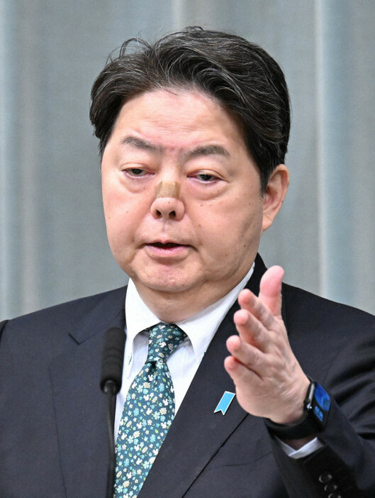 記者会見で質問者を指す林芳正官房長官＝首相官邸で2024年10月29日午前10時29分、平田明浩撮影