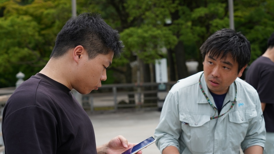 RIADの設置に立ち会う吉田さん