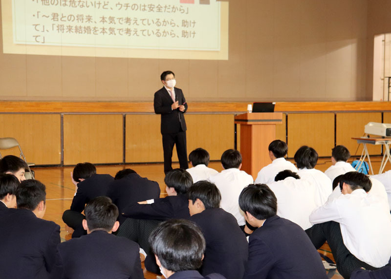 専大北上高の生徒がSNSを悪用した犯罪への備えを学んだ特別講座