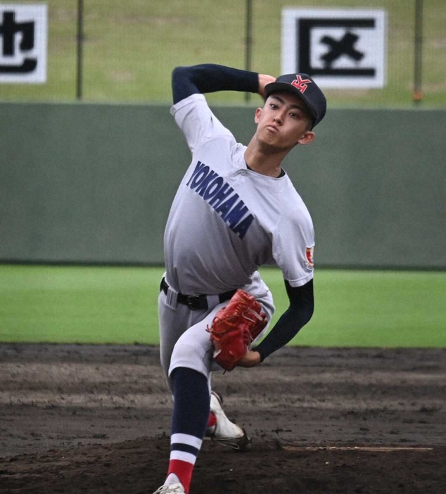 ＜横浜・東農大二＞2安打完封した横浜・織田（撮影・村井　樹）