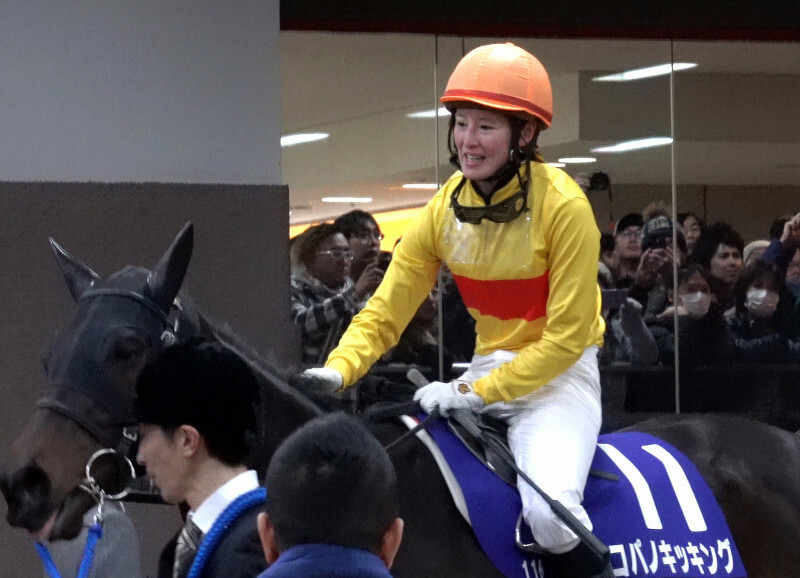 コパノキッキングに騎乗し、フェブラリーステークスでGⅠレースに初挑戦した藤田菜七子騎手＝東京競馬場で2019年2月17日、丹治重人撮影