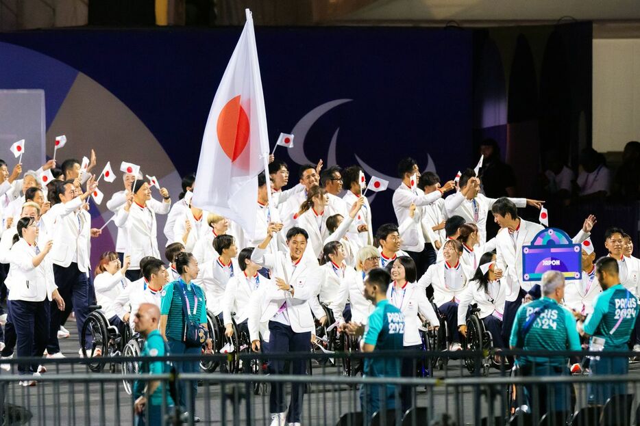 パリ・パラ開会式に出席した日本選手たち