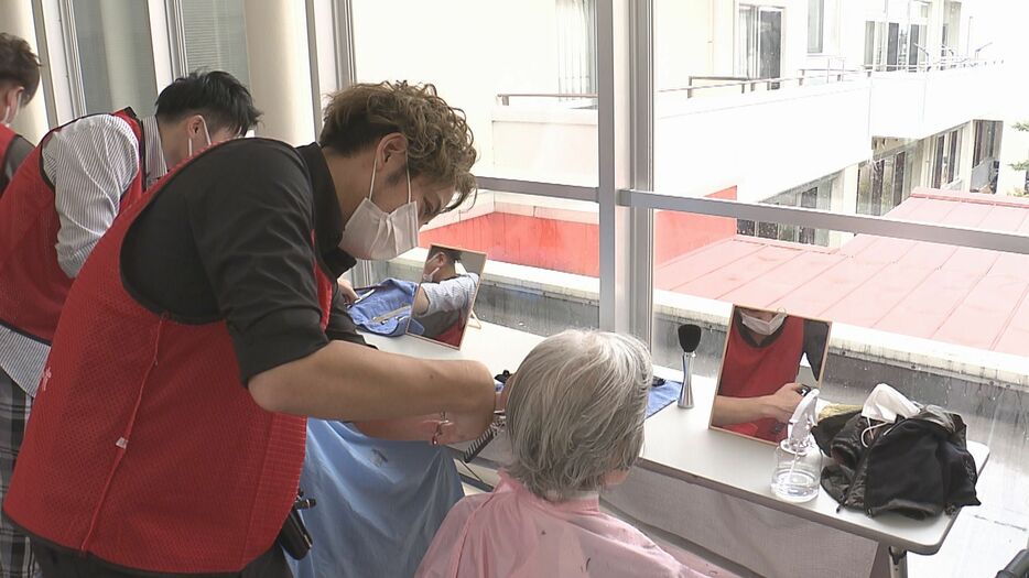 老人ホームでヘアカット（大分市）