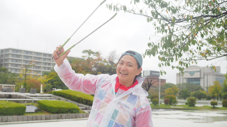 雨の中開成山公園を出発したオチロさん