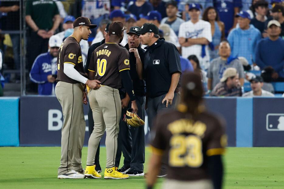 ドジャースタジアムでボールが投げ込まれる事態が起きた(C)Getty Images