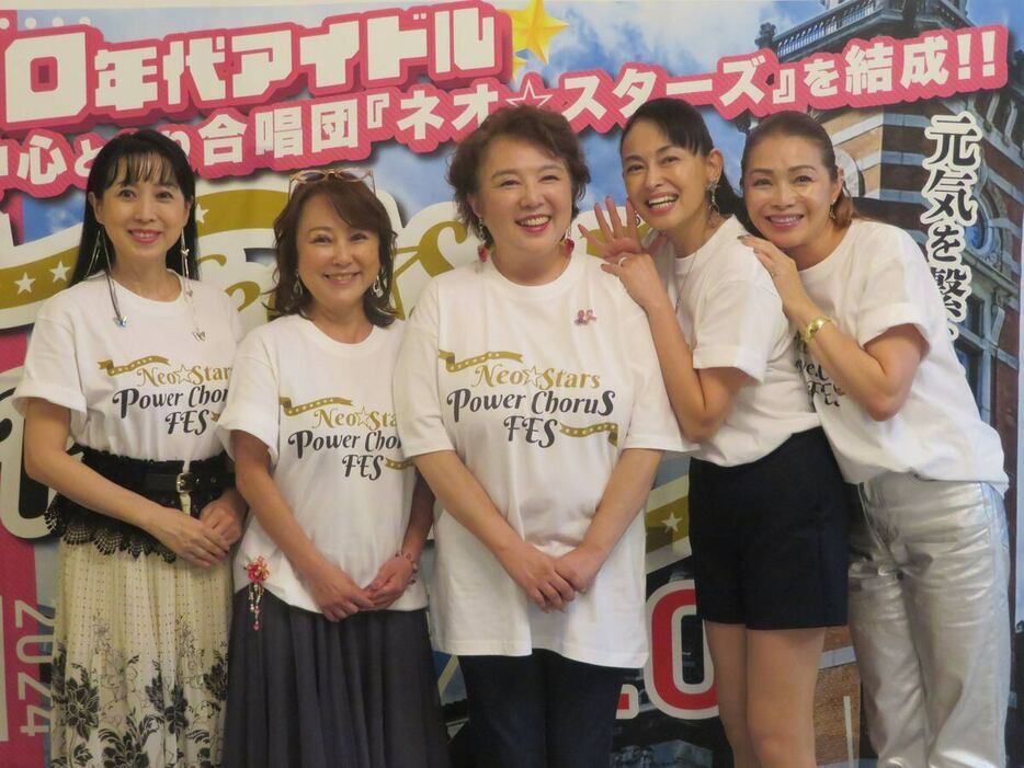 音楽祭「Neo☆Stars　Power　Chorus　FES　2024」に参加した左から西村知美、つちやかおり、麻倉未稀、田中美奈子、渡辺めぐみ