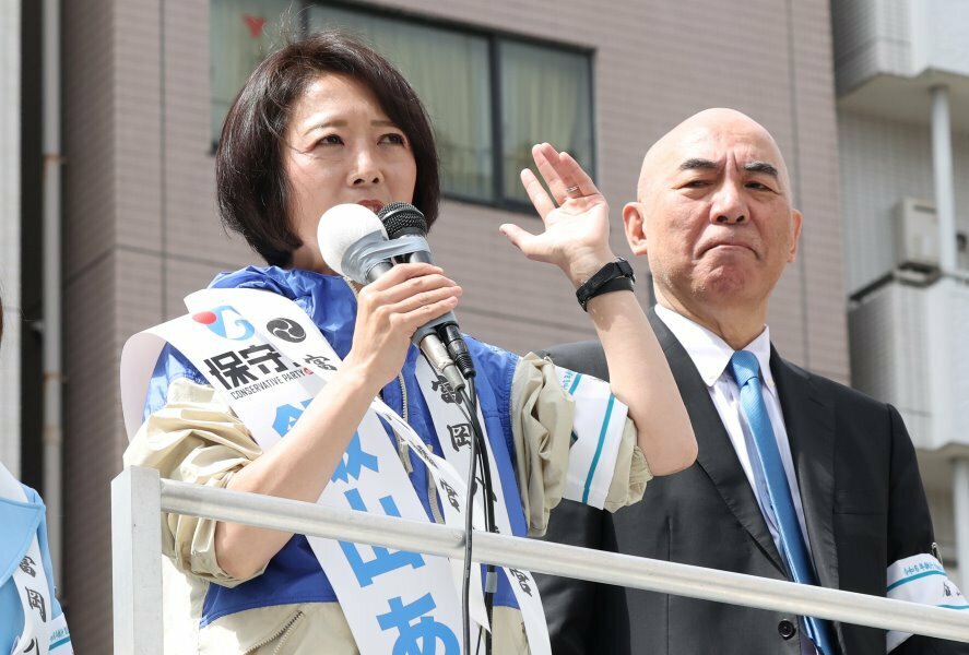 ４月の補欠選挙では良好な関係だった飯山陽氏と百田尚樹氏（Ｃ）日刊ゲンダイ