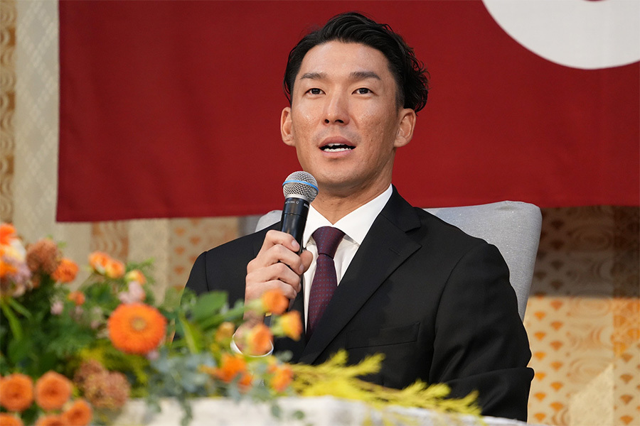 引退会見に出席した巨人・梶谷隆幸【写真：松本洸】