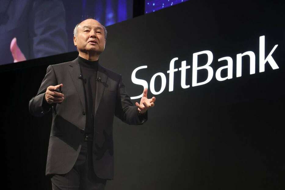 「SoftBank World2024」で講演を行うソフトバンクグループ（SBG）の孫正義会長兼社長＝3日午前、東京都港区（関勝行撮影）