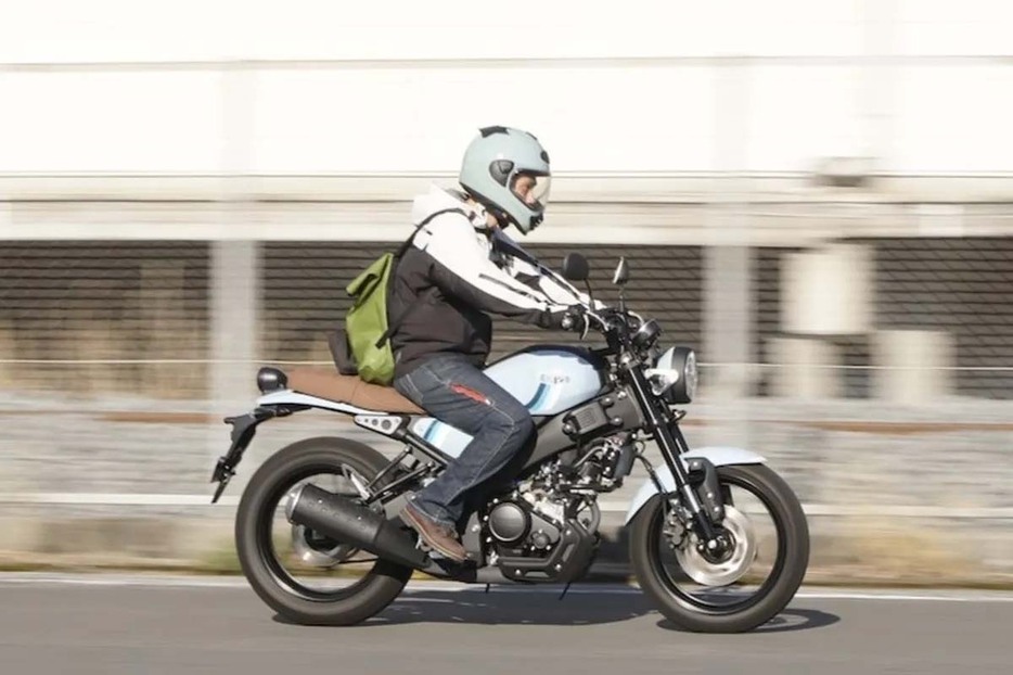 軽量コンパクトで取りまわしやすい車体に、高回転までスムーズなエンジンを搭載したXSR125。ハンドリングが正確で、スポーツ性能も高い。