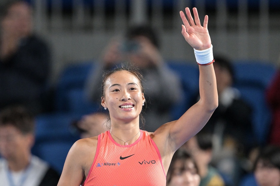 女子テニス、東レ・パンパシフィック・オープン、シングルス準々決勝。勝利を喜ぶ鄭欽文（2024年10月25日撮影）。【翻訳編集】 AFPBB News