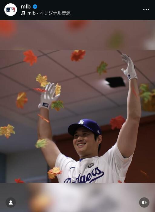 撮影を行うドジャース大谷(MLB公式インスタグラムより)