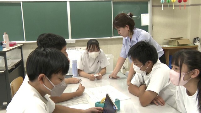 生徒会にも顔を出す小木教諭