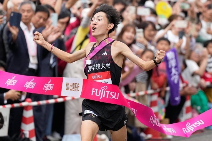 國学院大が５年ぶりに出雲駅伝を制した。写真：SportsPressJP/アフロ