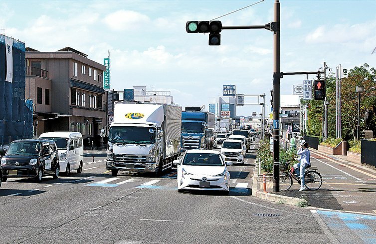 左折レーンを新設する国道2号の千間土手中交差点（画像の一部を修整しています）