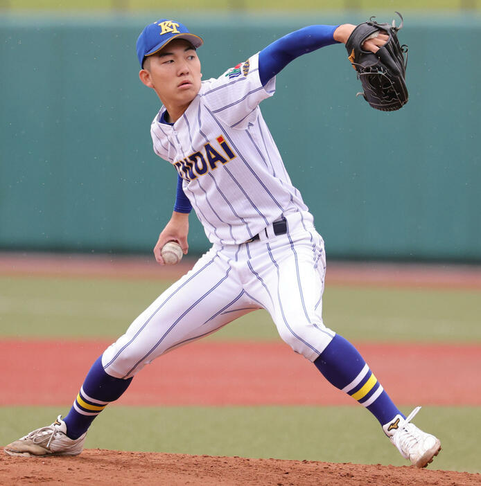 健大高崎対佐野日大　健大高崎先発の石垣（撮影・野上伸悟）