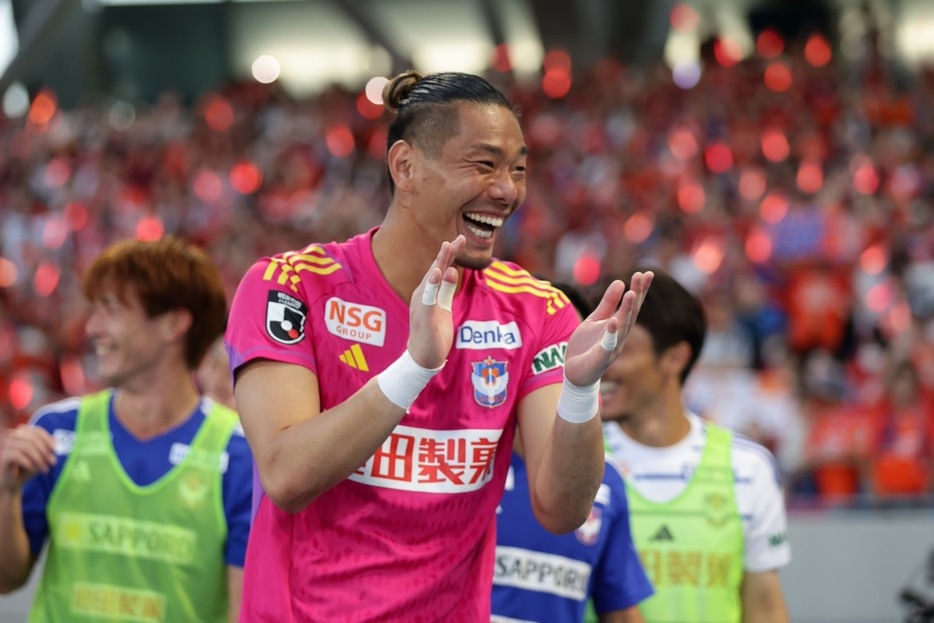 阿部航斗はいつも笑顔。陽気と真剣さを併せ持つのも魅力だ（写真◎J.LEAGUE）