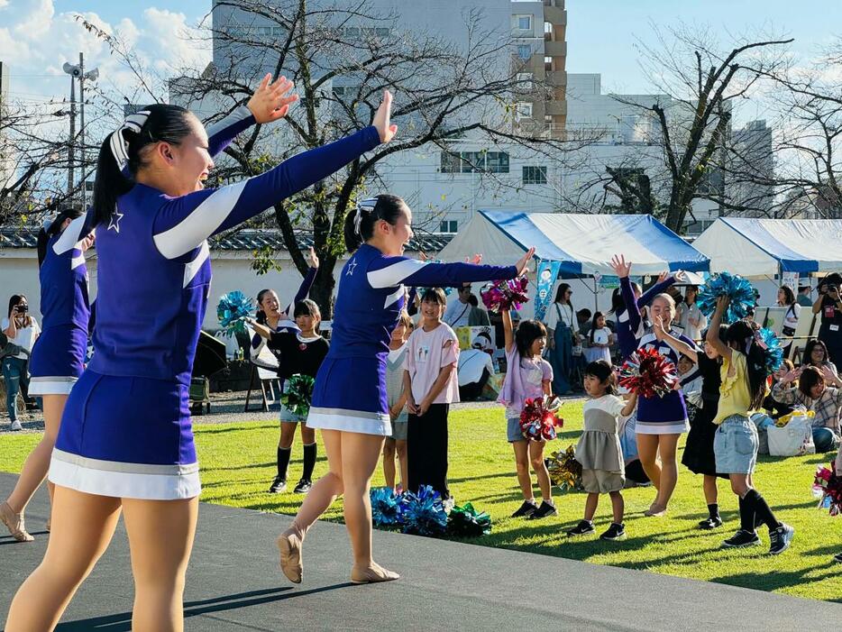 ステージイベントフィナーレには、甲府商業高校ソングリーダー部による「ソングリーダー・ポンポンダンス!!体験」が行われた。