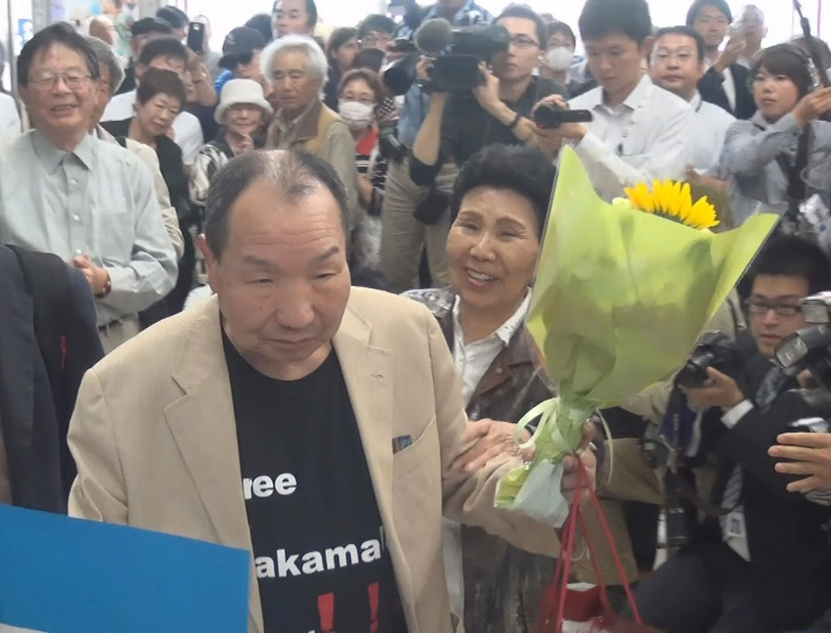 帰郷した袴田巌さん（2014年・『拳と祈り ―袴田巌の生涯―』より）