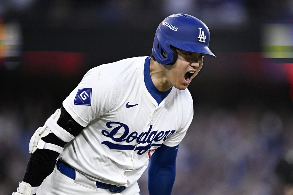 大谷がポストシーズン第1号3ランを放ち雄たけびを上げた(C)Getty Images