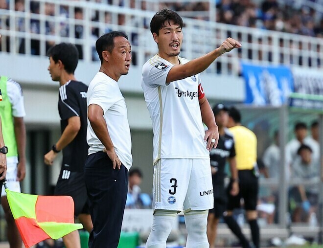 就任１年目で町田J１初昇格に導いた黒田監督。写真：梅月智史（サッカーダイジェスト写真部）