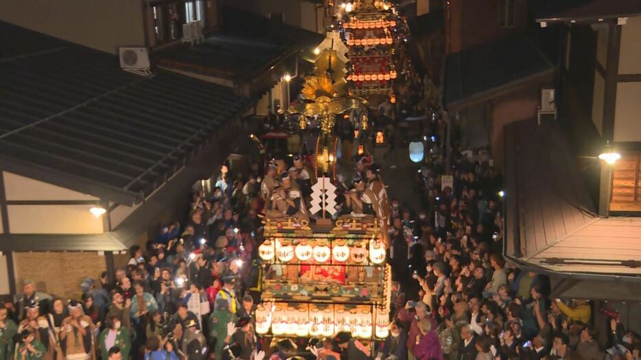 「秋の高山祭」の「宵祭」