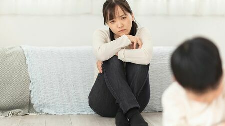 一般的には「正しいこと」のように言われているものの、実際には多くのケースで成り立たない……そんな「呪いのようなフレーズ」とは（写真：Blue flash／PIXTA）