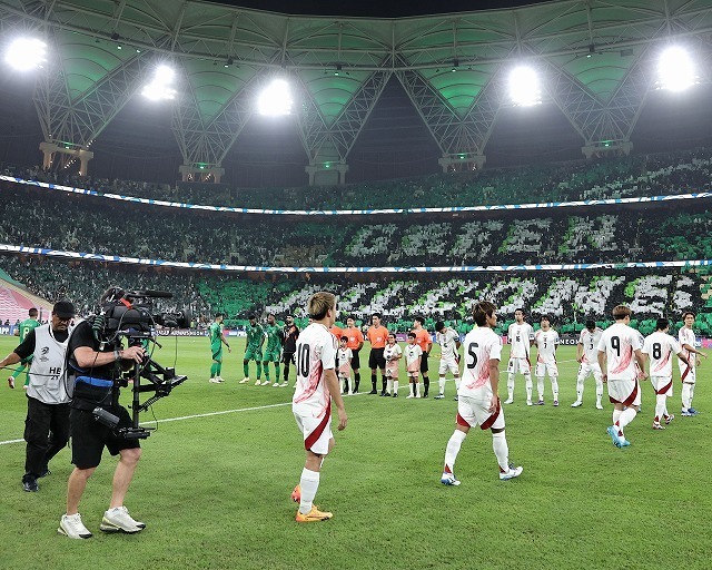 W杯予選を戦う日本代表。現時点でアウェーゲームの地上波放送はされていない。写真：梅月智史（サッカーダイジェスト写真部）