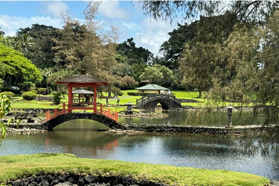 日本の影響を感じさせるリリウオカラニ公園の庭園