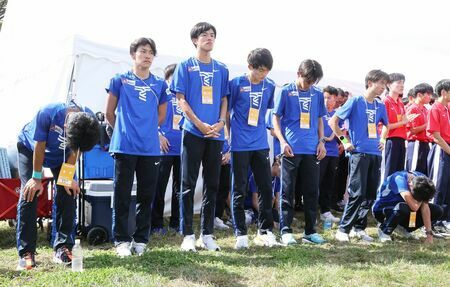 2024年10月19日、第101回箱根駅伝予選会、14位に終わりうなだれる東海大の選手たち　写真／スポニチ/アフロ