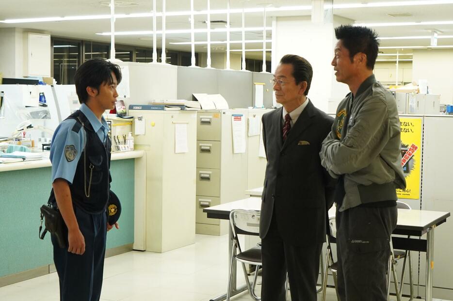 10月16日放送「相棒 season23」初回拡大スペシャル「警察官A」の一場面＝テレビ朝日提供