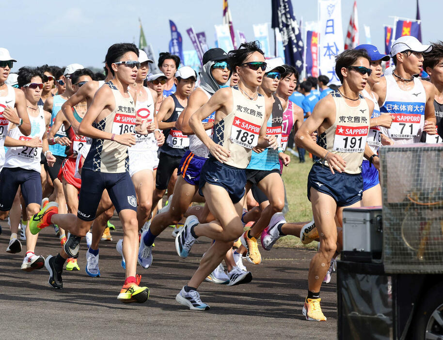 力走する東京国際大の選手たち（撮影・鈴木正人）