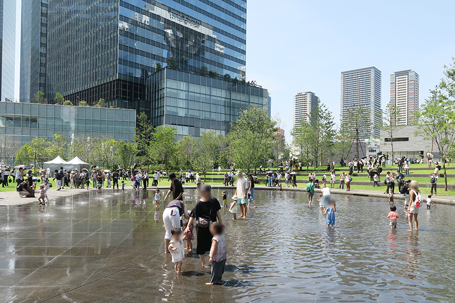 開業日9月6日の「うめきた公園」の様子