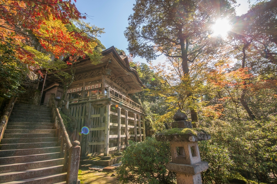 紅葉で彩られる秋の那谷寺