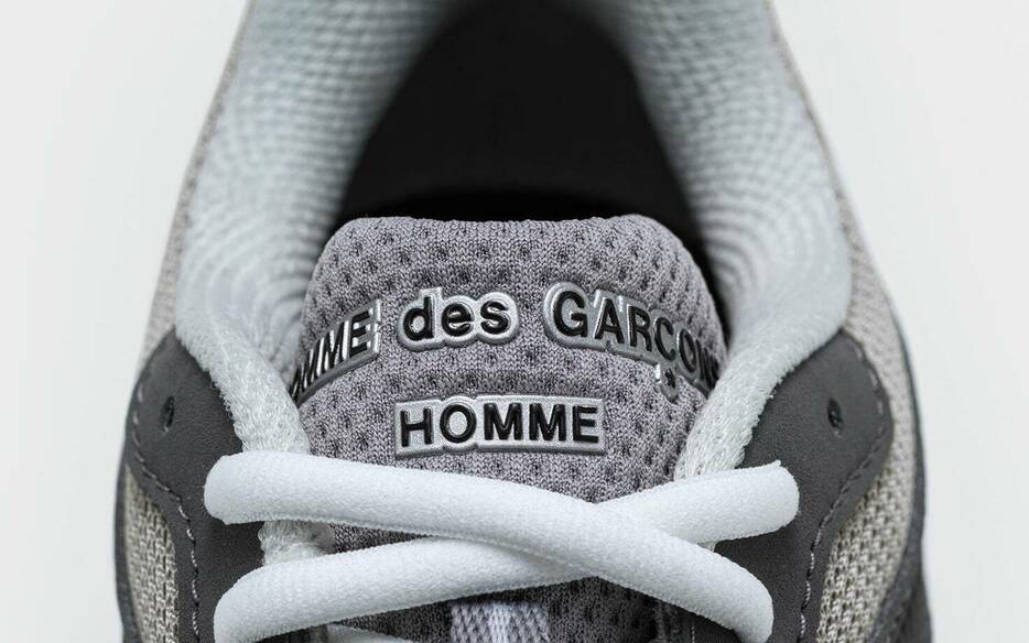 シュータンにCOMME des GARÇONS HOMMEのロゴ。