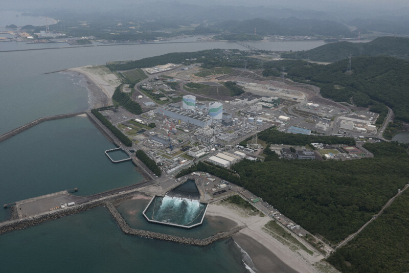 1号機の運転期間が7月に40年を超えた九州電力川内原発＝鹿児島県薩摩川内市で2024年6月19日、本社ヘリから