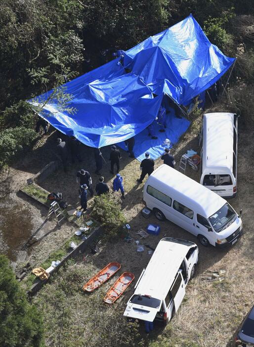 遺体が発見された山林内の空き地＝2018年4月、鹿児島県日置市