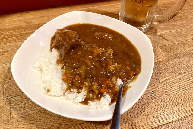 大泉学園にある「居酒屋 ちょみ」の牛スジカレー